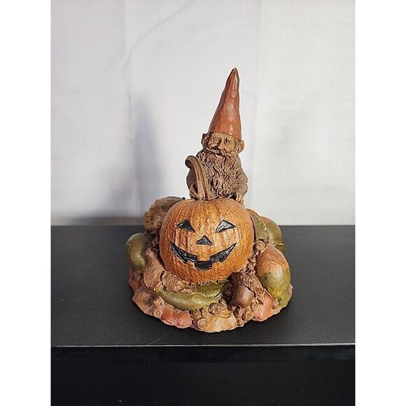 1984 Tom Clark Gnome Figurine "Hal" with Halloween Jack O Lantern - Picture 1 of 6